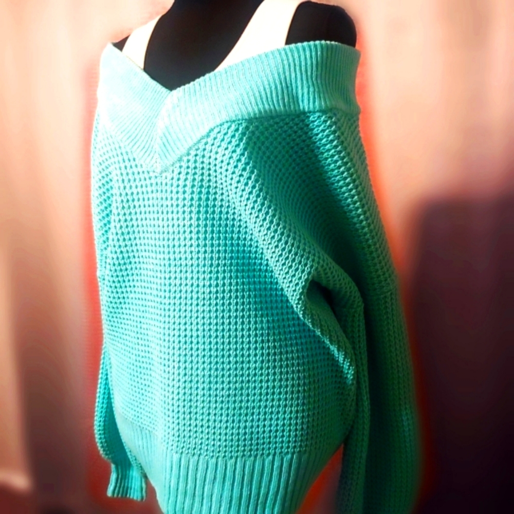 Zenana Outfitters Green V-Neck Sweater Textured Knit